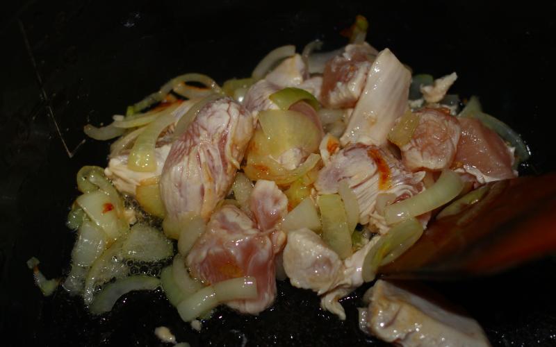 Аппетитное рагу из курицы с овощами и картофелем в мультиварке Рагу из курицы в мультиварке